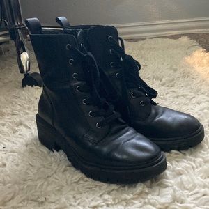 They are a size 8 with no scratching and very little creases.